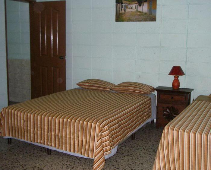 Guesthouse Dos Molinos B&B San Pedro Sula Habitación foto